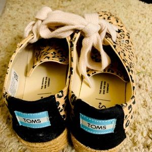TOMS WOMENS CASSIAH CHEETAH PLATFORM